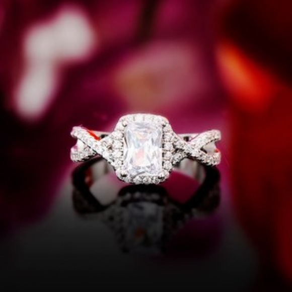 SWAROVSKI•10•TYRA SILVER UNIQUE TWIST STATEMENT RING - Picture 2 of 9